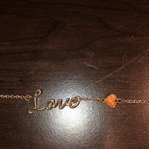 very pretty necklace!! very cute for loved ones 😁